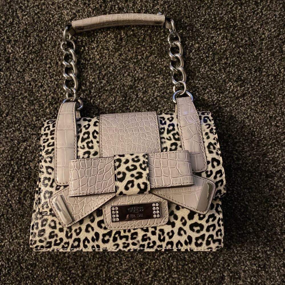 GUESS Laura handbag 👜 - Picture 2 of 4
